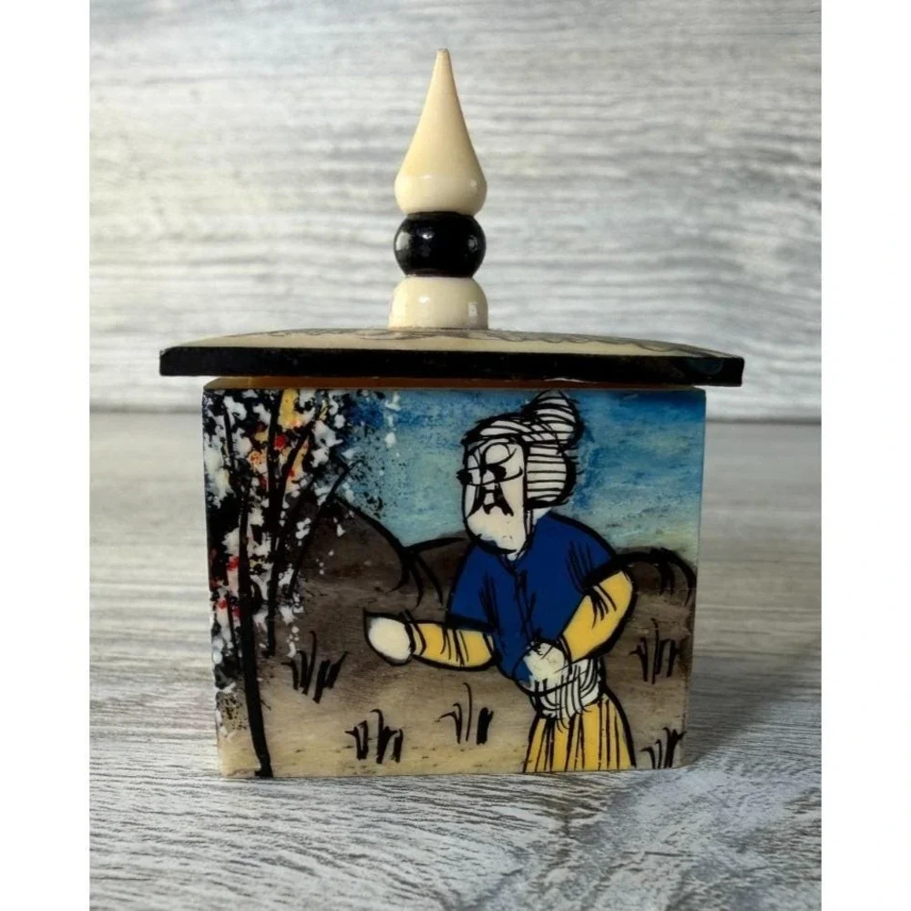Vtg Hand Painted Camel Bone Persian Trinket Box W/ Lid 1.25